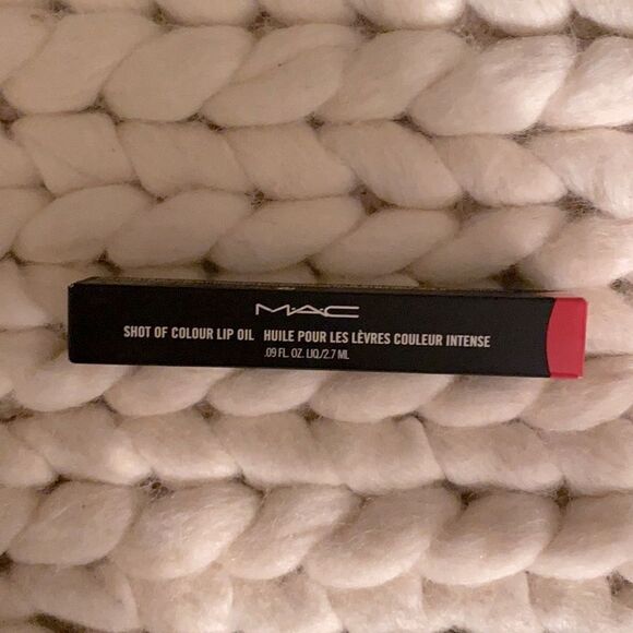 M.A.C. COSMETICS Shot of Colour Lip Oil in Flash Me. Full Size. NEW. - Picture 4 of 6
